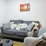 Beautifully Fab 3 Bedroom 4 Beds New Home 8 Guests Stretford Trafford