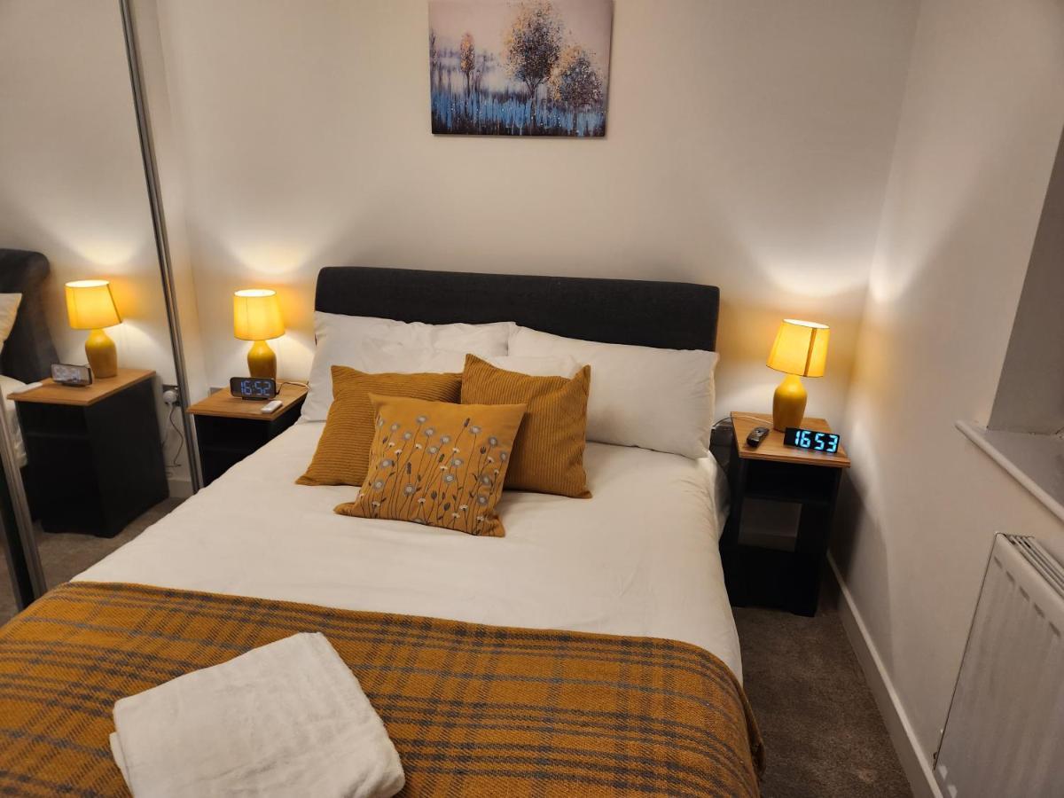 Beautifully Fab 3 Bedroom 4 Beds New 8 Guests Stretford Trafford Casa de férias Manchester